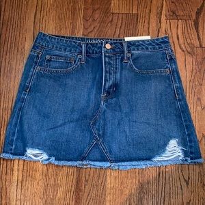 AE high rise festival mini size 6 NEVER WORN